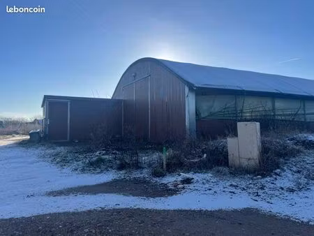terrain avec abri 4000m2 eau et électricité