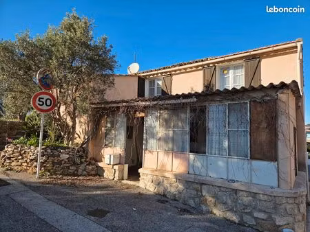 maison de ville à rénover vue mer