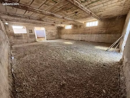 ancienne écurie en béton armé – projet d’aménagement habitation ou local pro – 150 m² carr