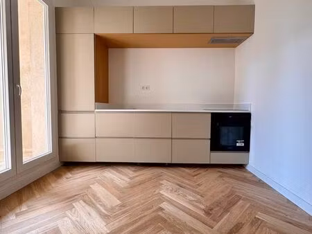 t4 raffiné et sa terrasse en ville