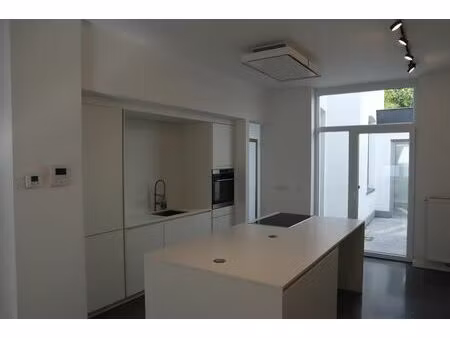 appartement 1ch avec terrasse dans le quartier des vennes