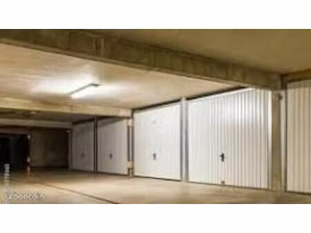 lot de 10 garages fermés – saint-genis-pouilly
