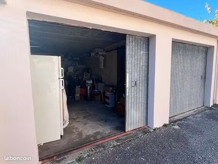 parking/box 15 m² toulon