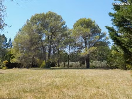 terrain 1 686 m² le val