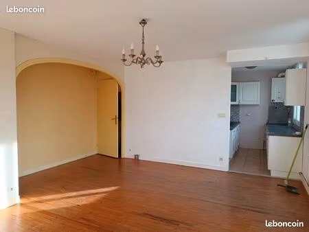 location à l'année appartement sur toulon 83 var t1
