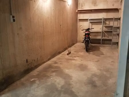 grand garage 15m2 très sécurisé- plein centre ville hyeres