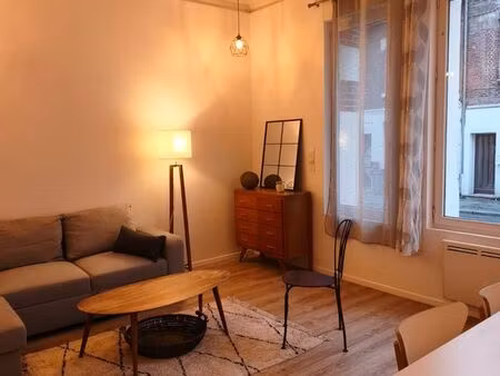 appartement t2 45m2 rénové avec cour extérieure privative