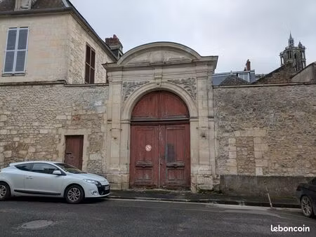 bien a vendre au coeur de la cite medievale de laon