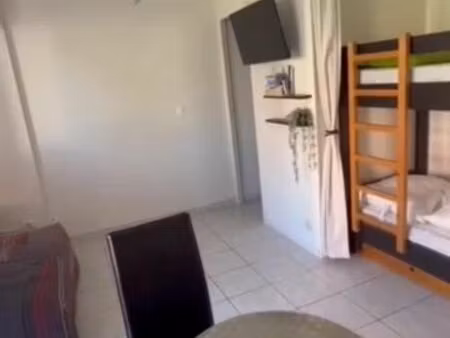 studio meublé rénové à deux pas de la plage – balcon est/sud-est  climatisation réversible