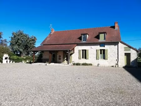 maison ancienne en pierres