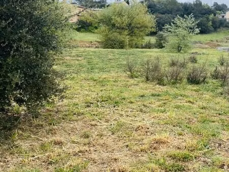 terrain 1 500 m² carces