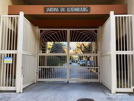 t1 standing 27m2 bien situé parking piscine tennis