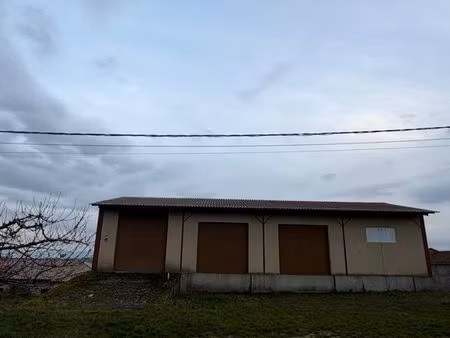 entrepôt de 200m2 sur 1450 m2 de terrain