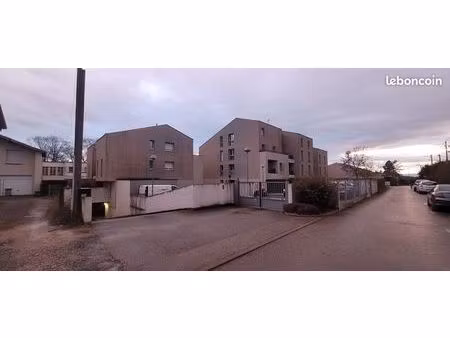 place de parking couverte