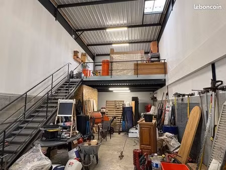 local d'activité 122 m²