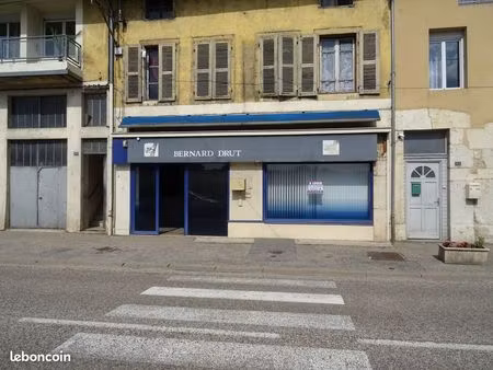 local commercial ou bureau de 74 m²