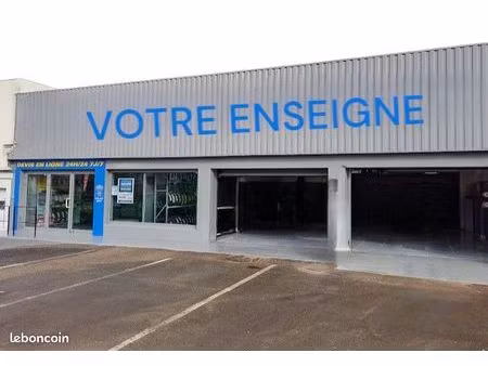 local commercial 215 m² emplacement n°1