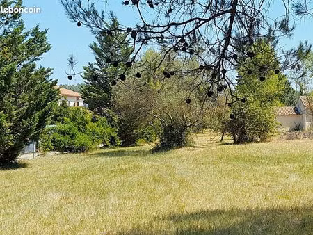 terrain 1 680 m² le val