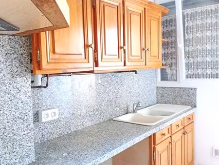 frejus villeneuve au rez de chaussee sureleve appartement 2p 40 m2 libre