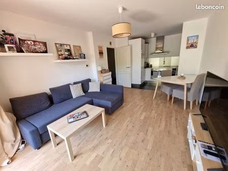 a louer t2 meublé au rez avec jardin privé dans résidence avec piscine