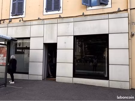 local plein centre-ville