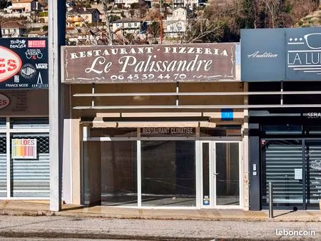 local commercial 70 m² - centre commercial la palisse