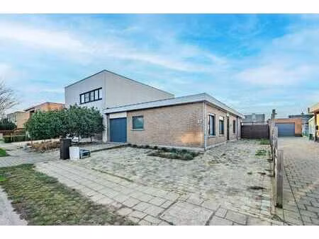 uitstekend gelegen halfopen woning met 2 slaapkamers  gar...