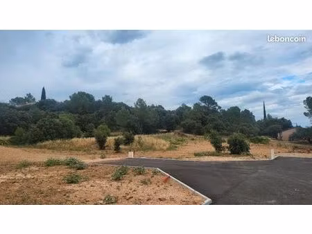 terrain 1 500 m² carces