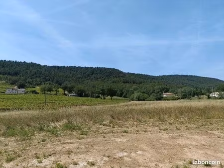 terrain 1 067 m² salernes