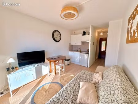 studio - piscine - plage à pieds