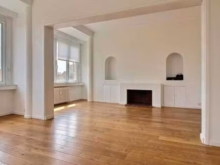 quartier brugmann /appartement 3 chambres -terrasse -garage