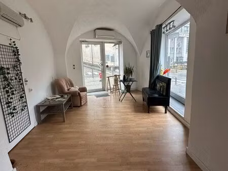 local commercial à louer parfait emplacement