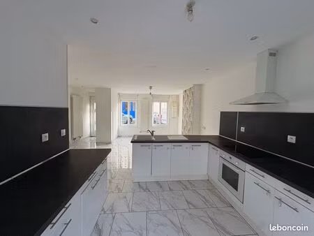 maison 100 m2 4 chambres avec petite cour