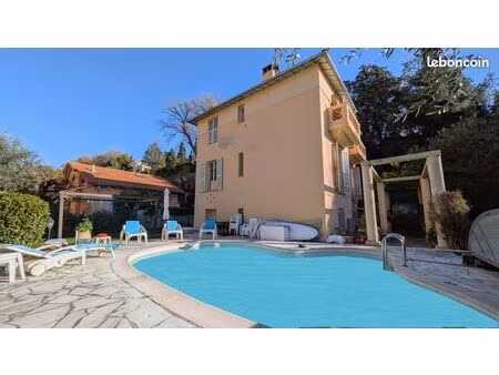 nice valrose – villa env. 200 m² avec piscine  jardin et stationnements