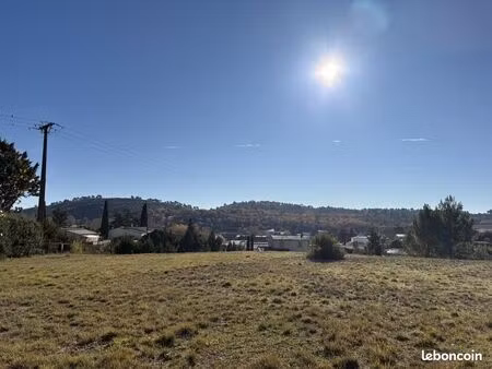 terrain 2 300 m² saint maximin la sainte baume