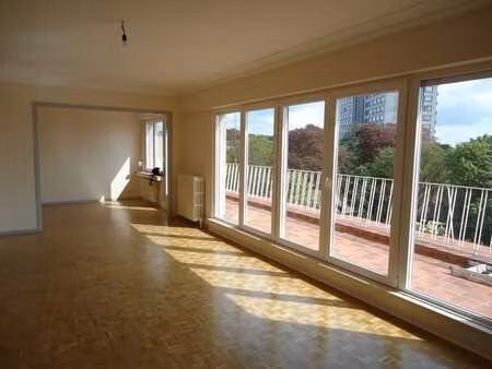 bel appartement avec terrasses (1650€) + garage (150€)