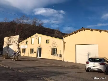 local 2109 m² lavelanet