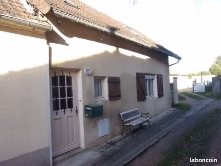 moulins  petite maison à finir de rénover