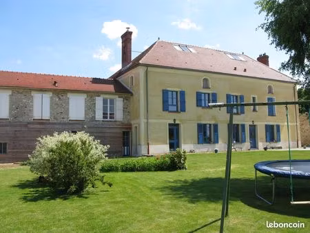 propriété 450 m2 + entrepôt + terrain 3 hectares + dépendances 330 m2