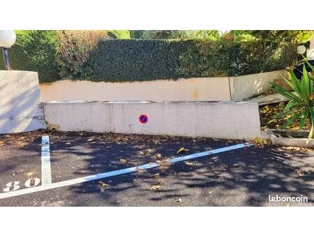 place de parking extérieure 2 roues résidence fermée le tivoli des fleurs cannes la bocca