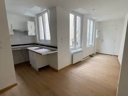 studio refait à neuf hyper centre château thierry