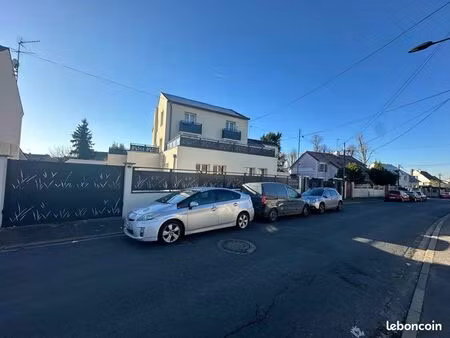 3p au rdc libre de suite