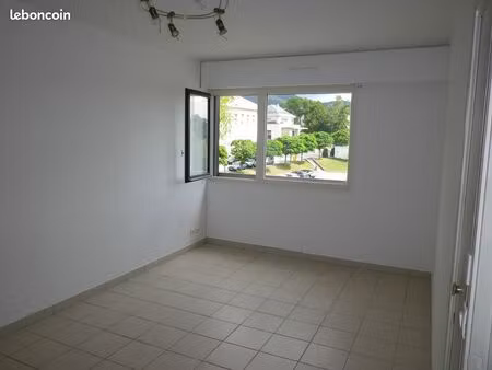 a louer t1 à gex (avec garage et cave)