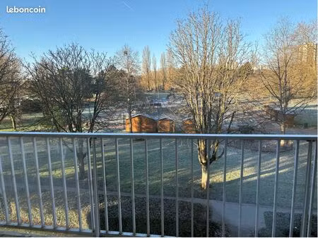 appartement refait à neuf avec vue sur le parc urbain