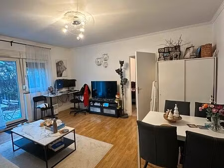 à louer – appartement 2 pièces avec terrasse et double parking au cœur du vieux massy