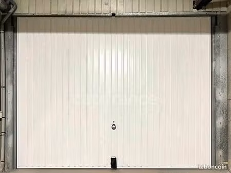 très beau garage boxe fermé extérieur dans une résidence sécurisée avec portail digicode a