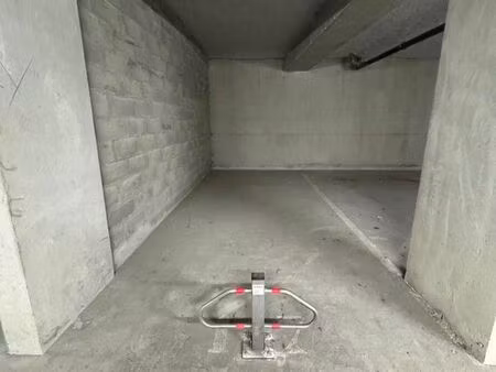 place de stationnement à louer saint-genis-pouilly (01630)