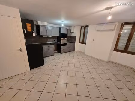 loue maison de village