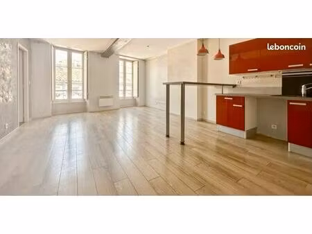 appartement rénové dans petite copropriété aubenas