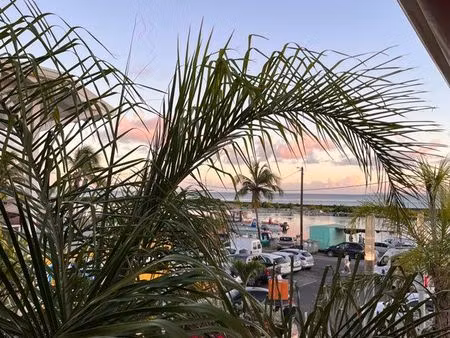 bel appartement f3 duplex meublé à louer - vue port de pêche